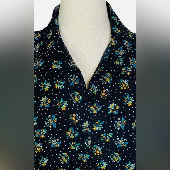 CAbi Whimsy Floral Black Sleeveless Collared Blouse Top Style 3440 Size Medium - Picture 5 of 10
